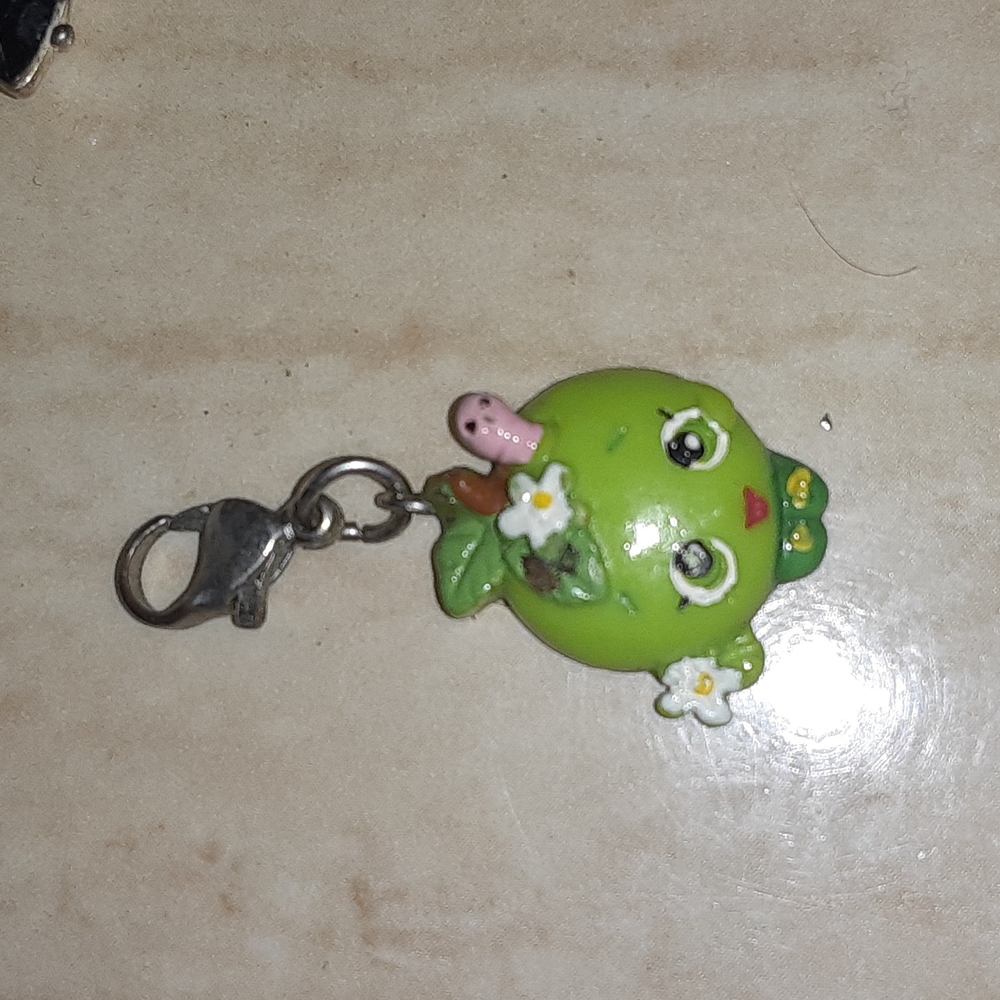 SHOPKINS APPLE BLOSSOM CHARM NRMINT CONDITION